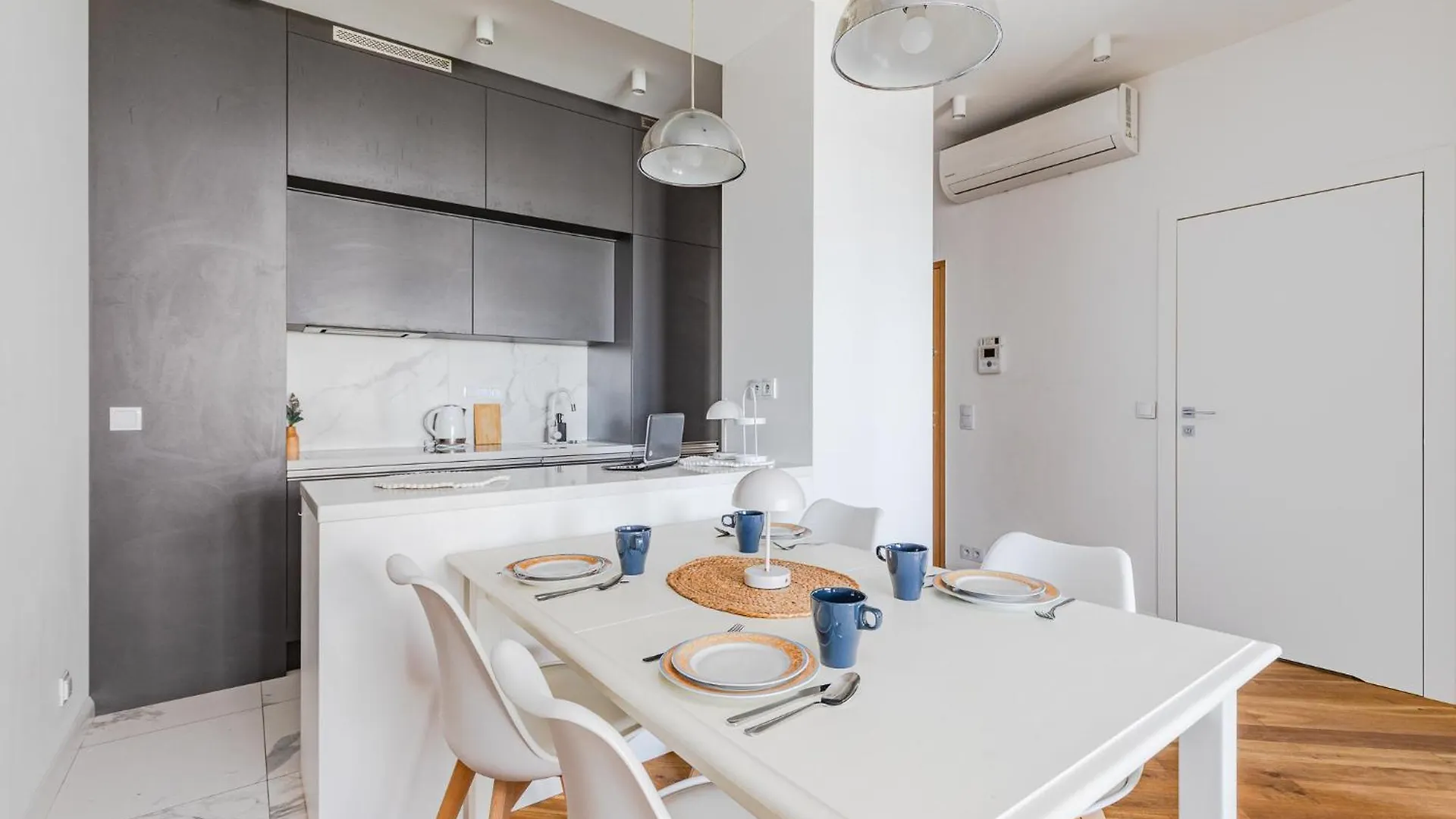 Superapart Kolejowa 49A Warsaw Poland